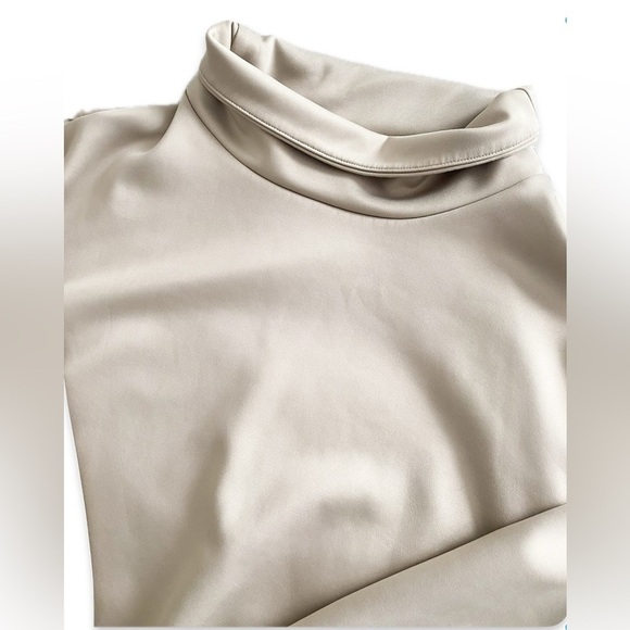 Joe Fresh Activewear Women’s Cowl Neck Top with Adjustable Hem- Size M - Picture 8 of 8